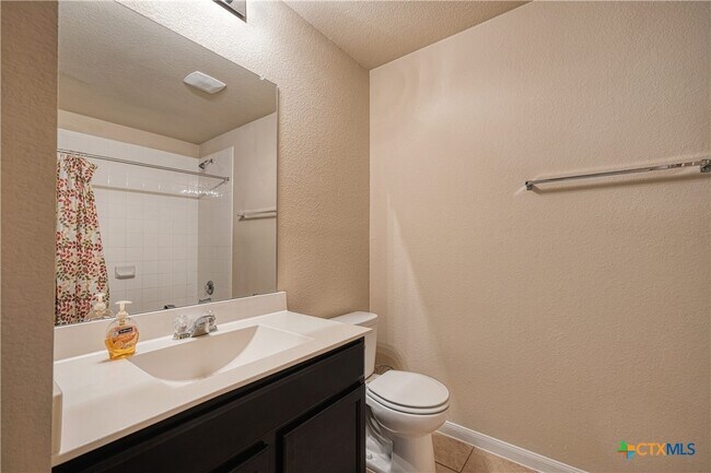 Building Photo - 5821 Roderick Dr