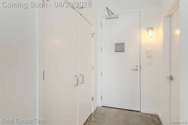 Building Photo - 211 E 9 Mile Rd