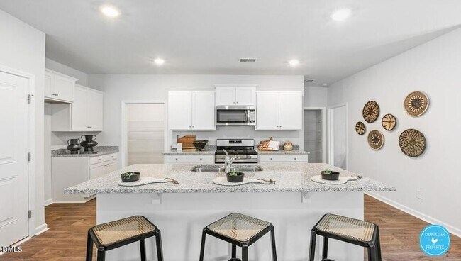 Building Photo - 2140 Monk Dr