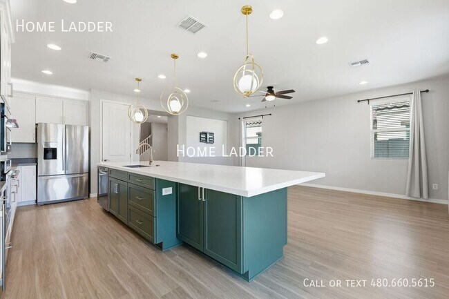 Building Photo - 9504 E Theia Dr