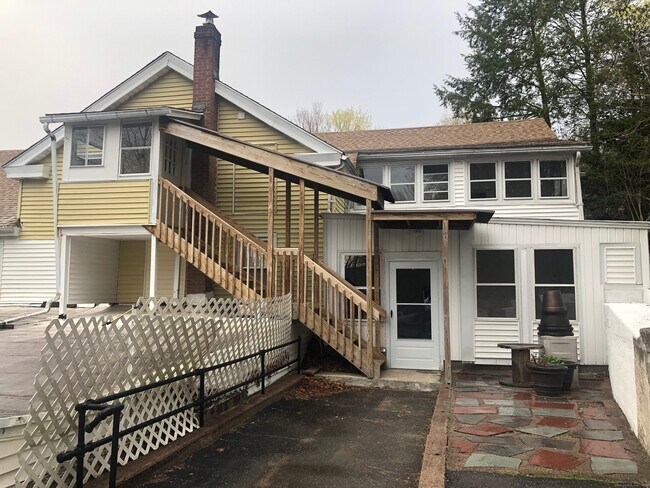 Building Photo - 42 Fisher Hill Rd