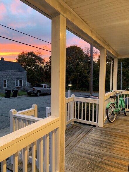 Shared Front Porch - 5 Cordage St