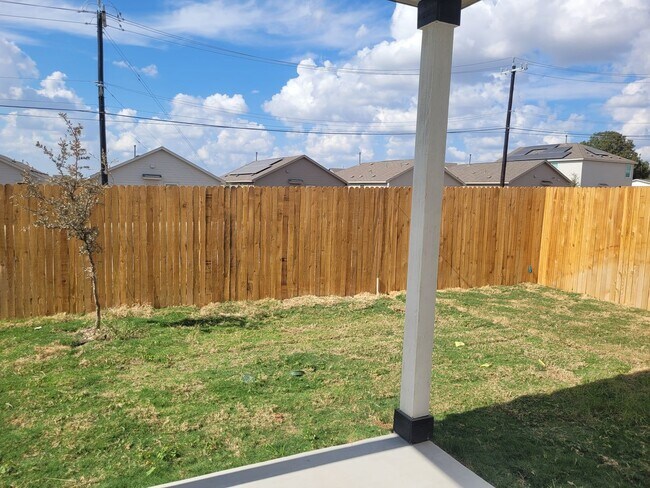 Building Photo - Brand New Townhome 3/2.5 I-10/1604