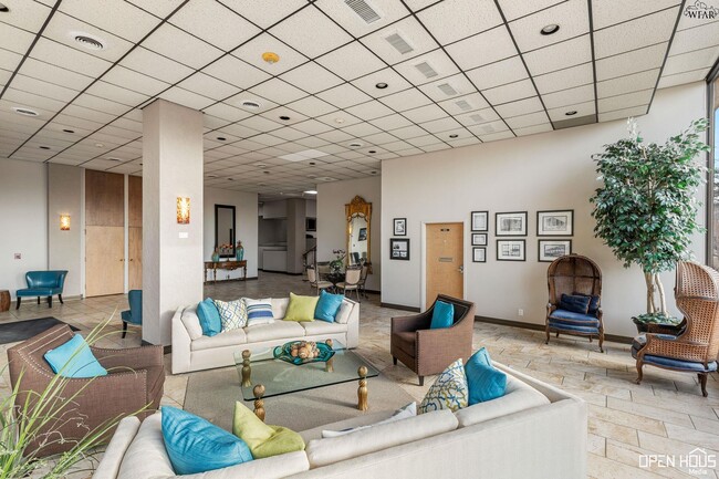 Building Photo - 2100 Santa Fe St