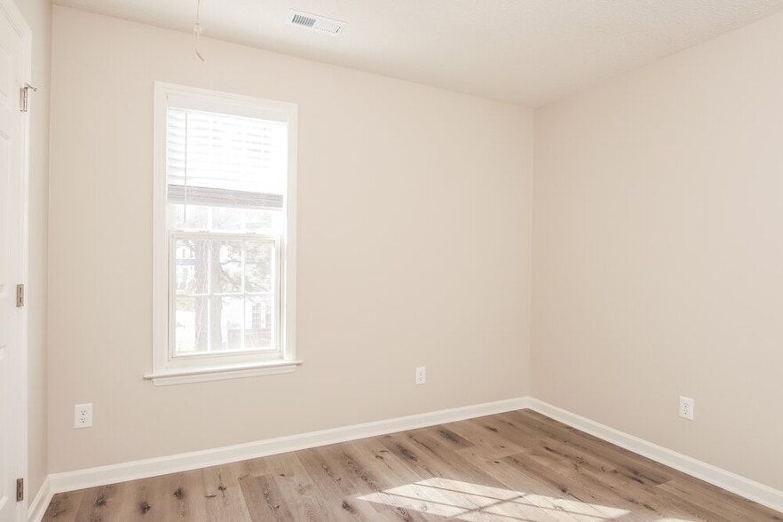 Building Photo - 5820 Waterford Landing Ct