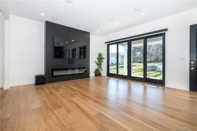 Building Photo - 23 Poplar St