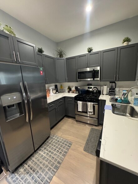 Building Photo - 719 Winton St