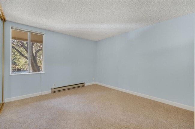 Building Photo - Spacious 1 Bed 1 Bath Condo Near Major Tech Companies