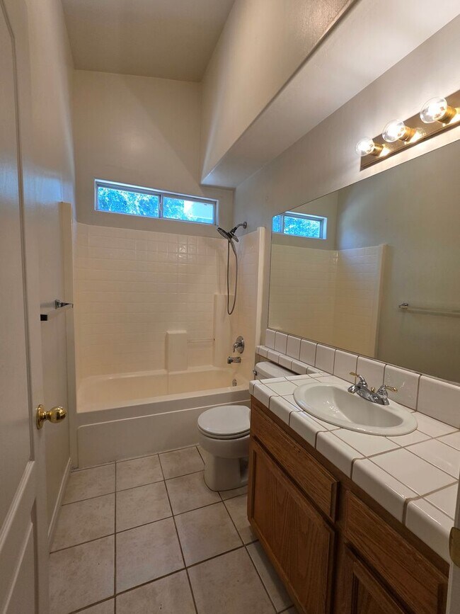 Building Photo - 10104 Brookline Woods Dr