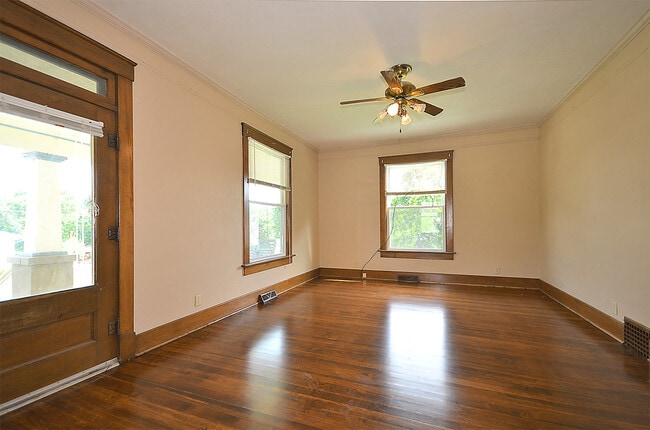 Building Photo - Beautiful Historic 3 Bedroom, 2 bath Home ...