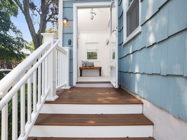 Building Photo - 18 Spezzano Dr
