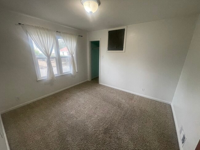 Building Photo - 1032 N 300 W
