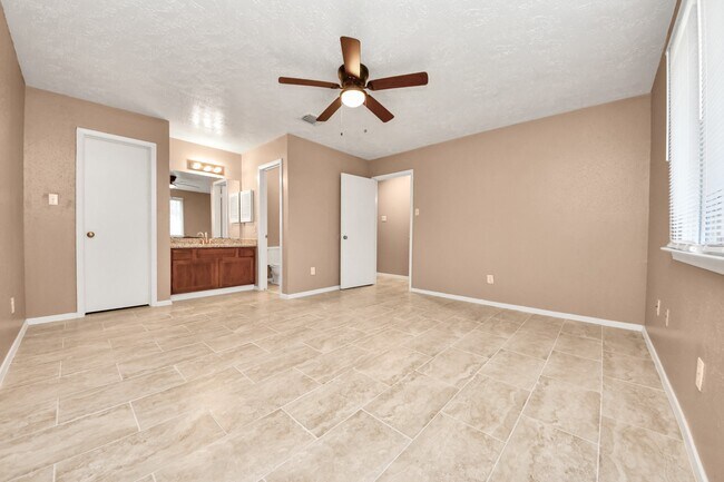 Building Photo - 16423 Monte Carlo Ln