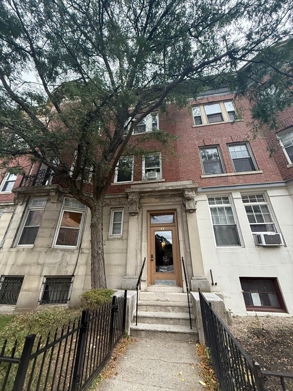 Building Photo - 43 Strathmore Rd
