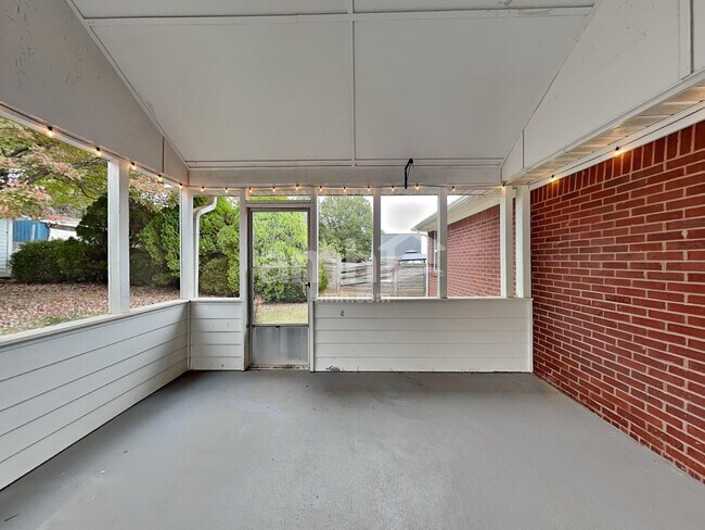 Building Photo - 18 Ludwick Ln