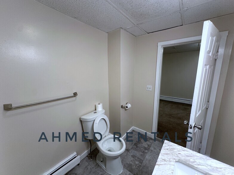 Building Photo - 37 Tate St