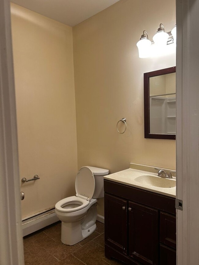 Building Photo - 1326 E Gibson St