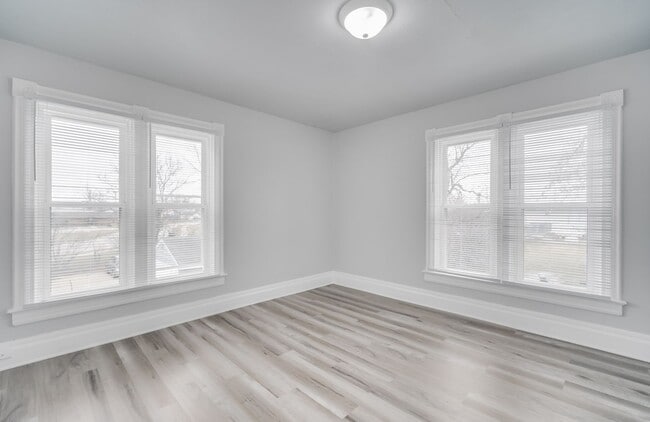 Building Photo - 396 S Hickory St