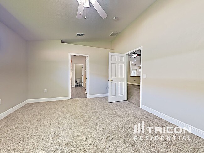 Building Photo - 303 Lisa Ann Ct