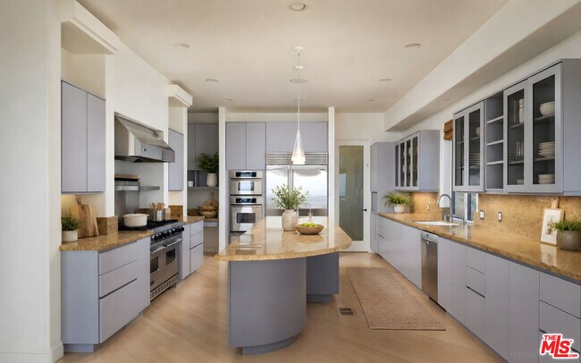 Building Photo - 3235 Rambla Pacifico St