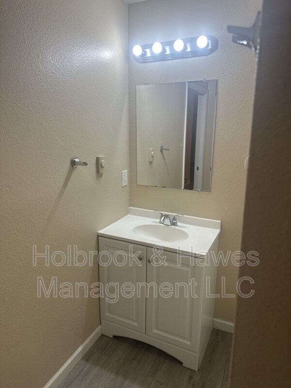 Building Photo - 4531 Boardwalk Dr