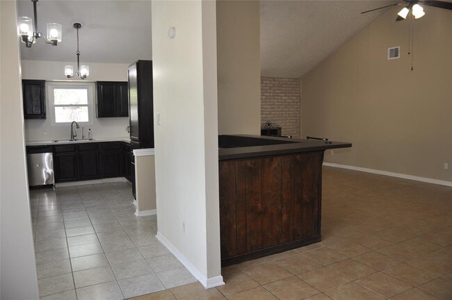 Building Photo - 4715 Glendower Dr