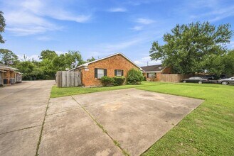 Building Photo - 5806 Clarewood Dr