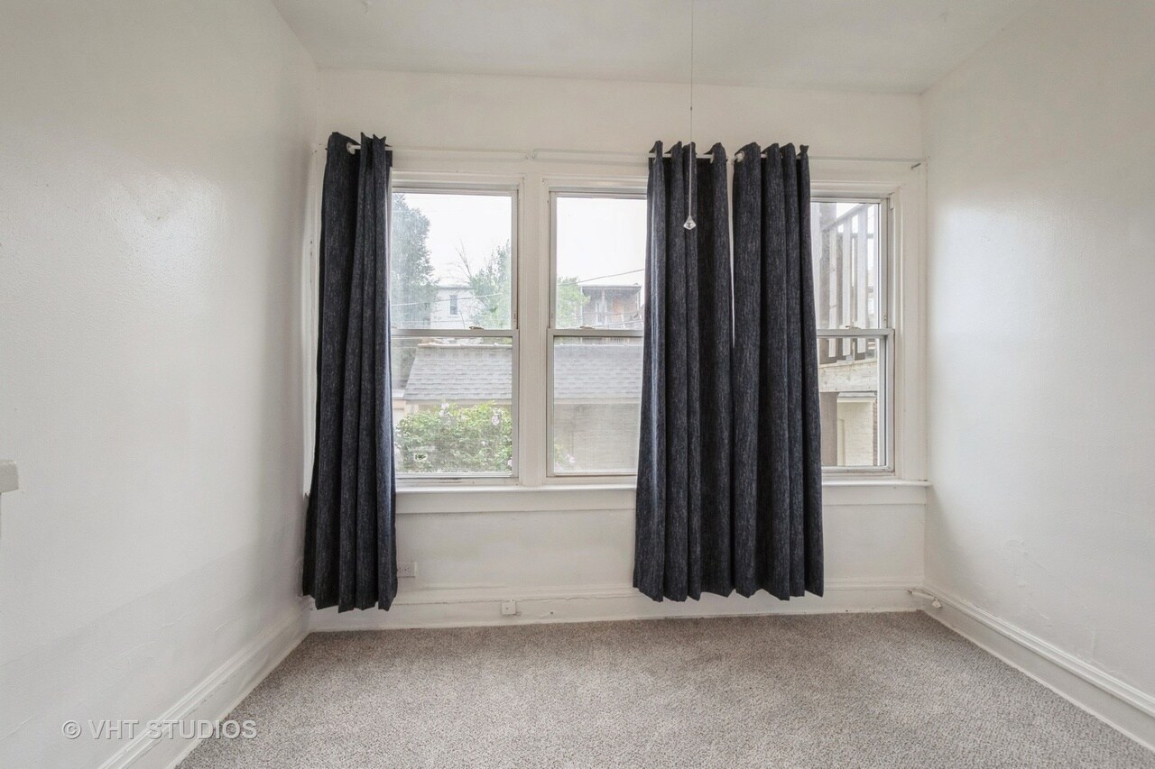 Bed 1, 2 - 6335 N Claremont Ave