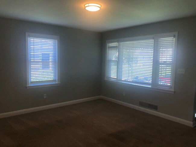Building Photo - RENOVATED 4 bed 1 bath home in Glen Burnie