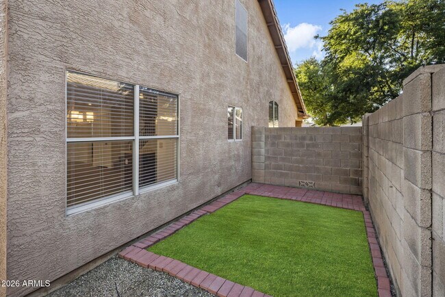 Building Photo - 9326 E Pampa Ave