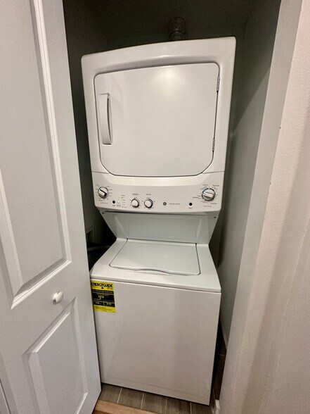 Building Photo - 5049 Genove Pl