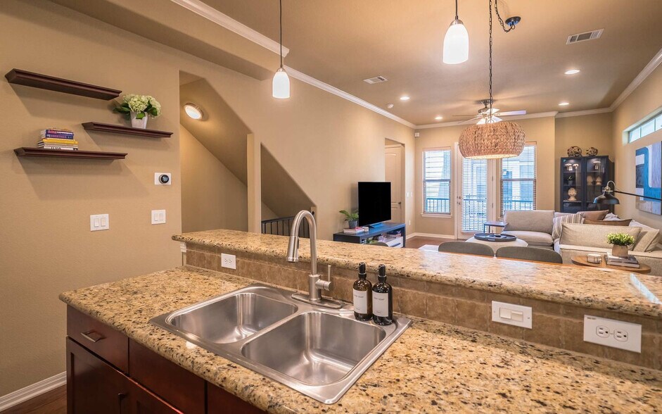 Building Photo - 1115 Kinney Ave