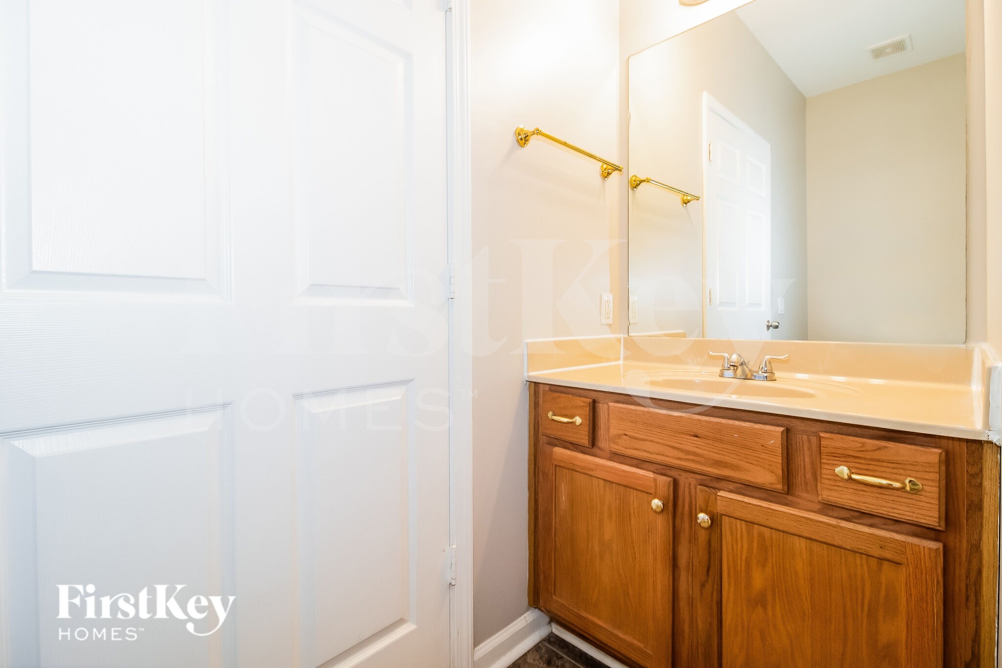 Building Photo - 8595 Shady Elm Dr