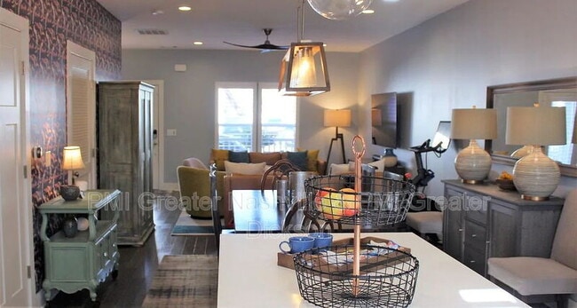 Building Photo - 1633 54th Ave N