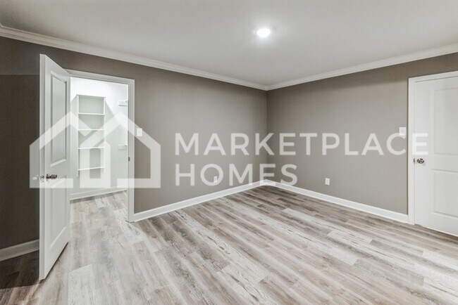 Building Photo - 417 W 20th St