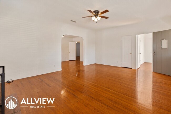 Building Photo - Charming 3 Bedroom 1 Bath Costa Mesa Bungalow