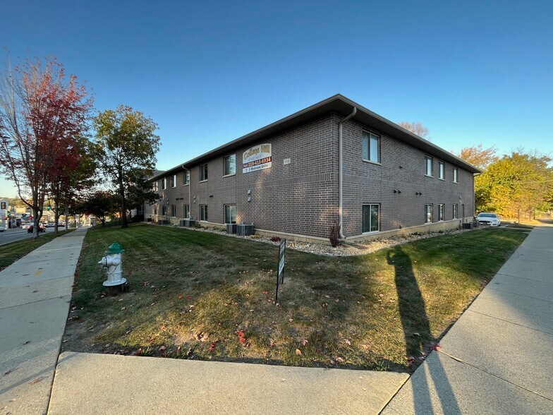 Building Photo - 2322 College St