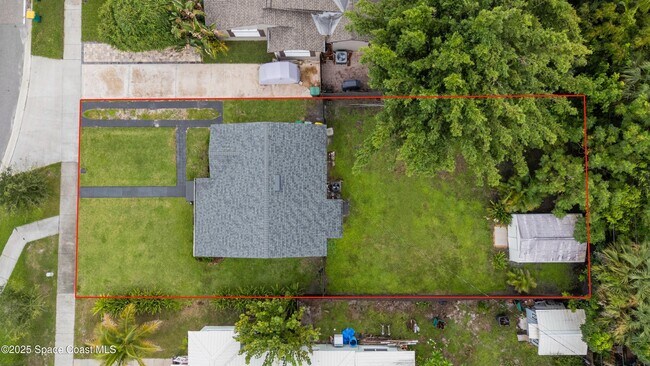 Building Photo - 509 E Fee Ave