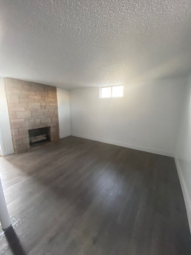 Building Photo - Renting made easy!
