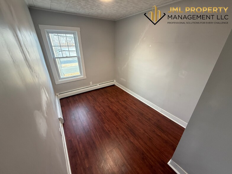 Building Photo - 834 Eastern Ave