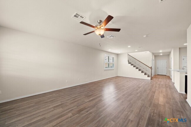 Building Photo - 145 Goldfinch Dr