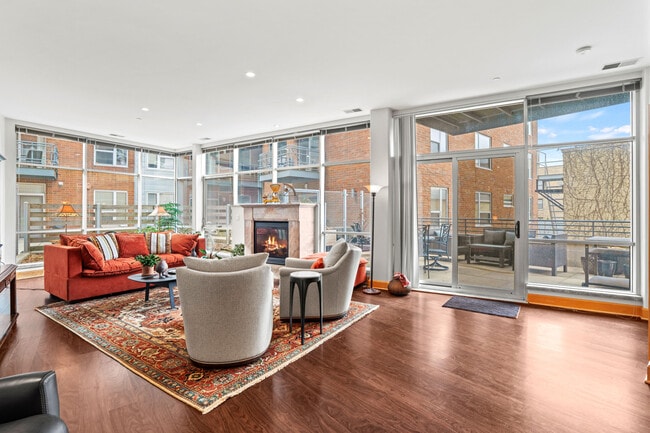Primary Photo - 1111 N Marshall St