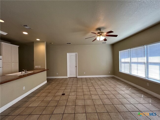 Building Photo - 3049 Pine Valley Dr