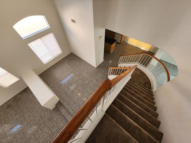 Building Photo - Stunning Five Bedroom home in Shadow Hills.