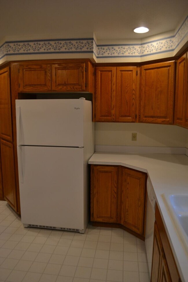 Building Photo - BEAUTIFUL 3 BEDROOM 3 BATH HOUSE LOCATED IN SOUTH SALEM