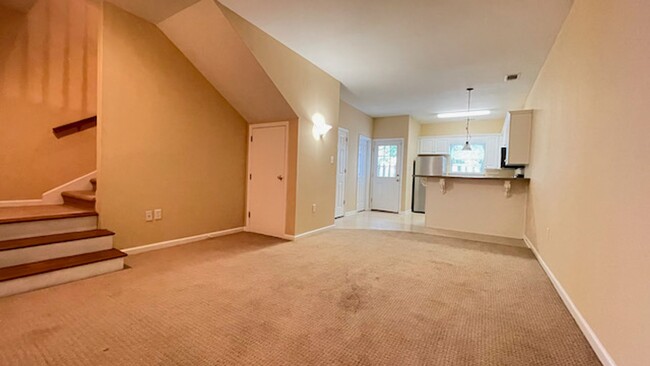 Building Photo - 2 Bedroom, 2.5 Bathrooms Townhome in the H...