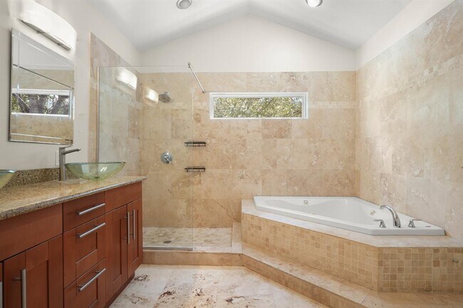 Building Photo - 2501 Del Curto Rd