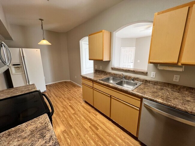 Building Photo - Silver Creek Condo- Three Bedroom Two Bath