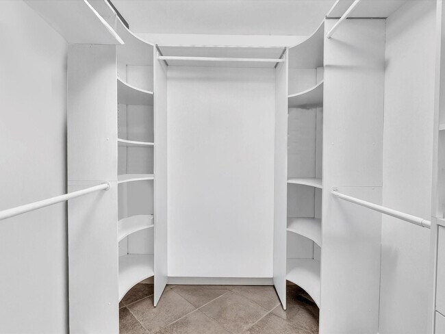 Building Photo - 1150 Hillsboro Mile