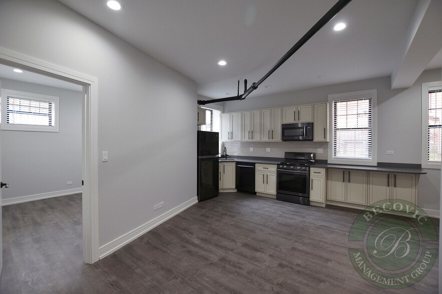 Building Photo - 6105 N Winthrop Ave